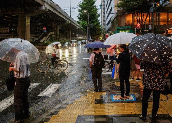 Calles de japón en temporada de lluvias